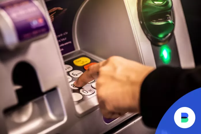 Erste ATM-en férfi a kedvenc összegét állítja be