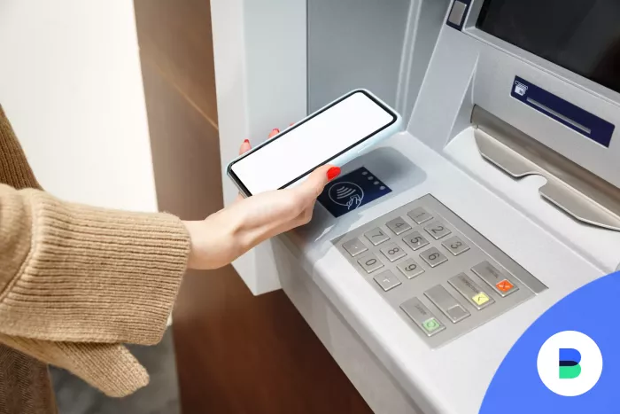 Készpénzfelvétel nfc-s mobiltelefonnal ATM-nél