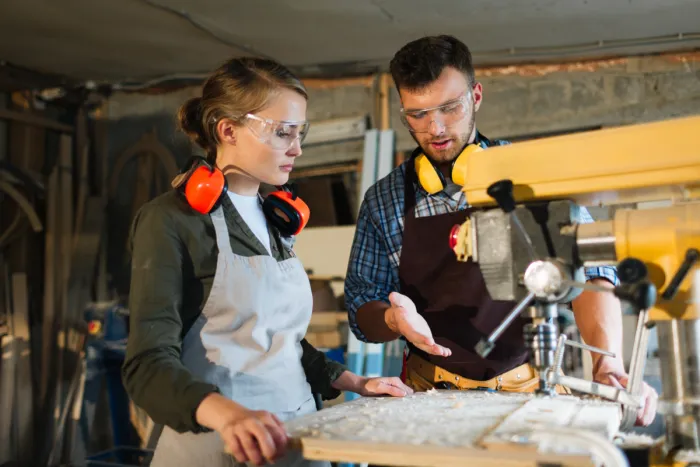 asztalosműhely munkáshitel