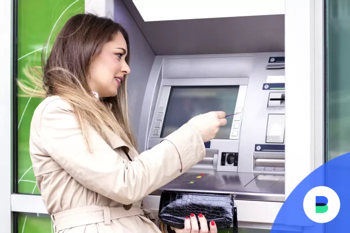 OTP ügyfél pénzt vesz ATM-ből