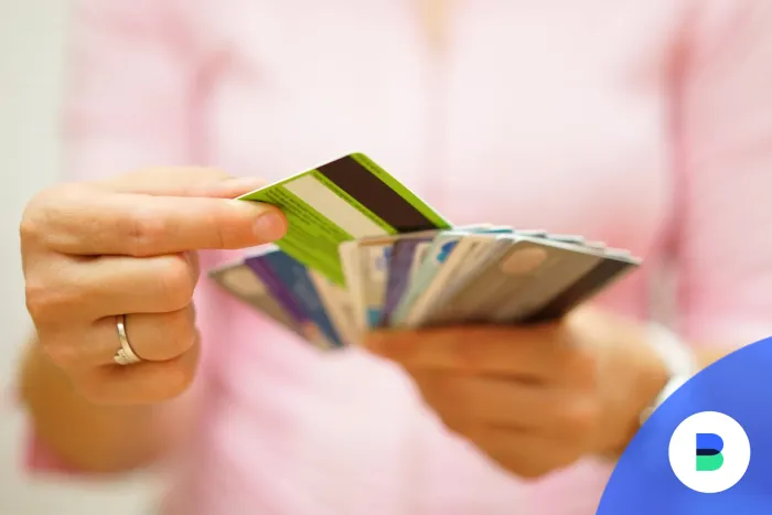 A gyerekek bankkártyáját több banknál figyelemmel kísérheti a szülő