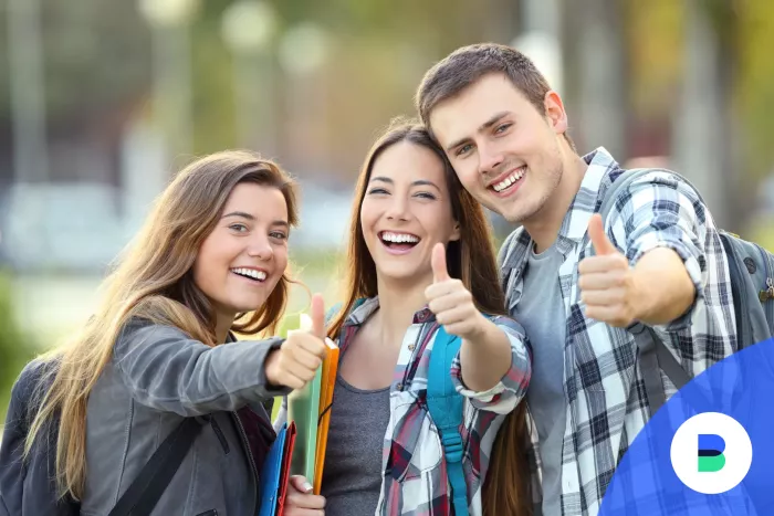 Boldog tanulók akiknek ingyenes diákszámlájuk van