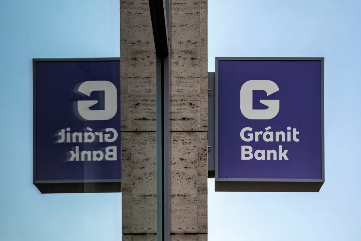 Gránit bank zafír színű utcai tábla