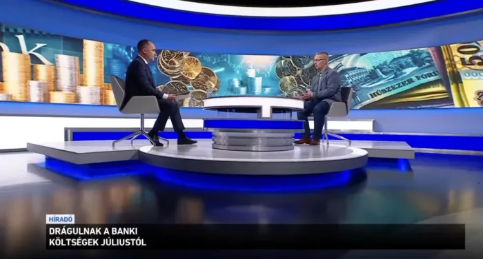 M1 stúdiójában riporter és szakértő beszélget