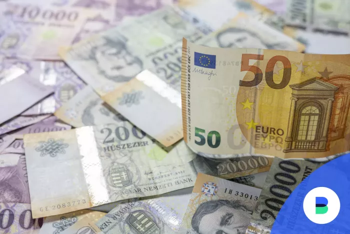 Euró és forint bankjegyek amelyek árfolyama folyamatosan változik